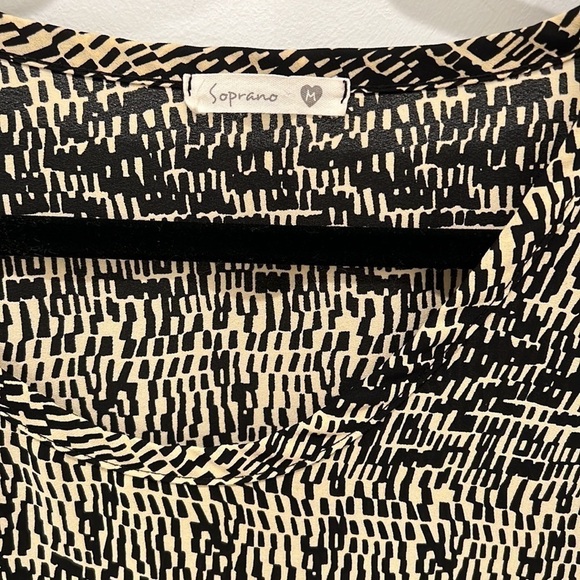 Soprano Black and Tan Patterned Short Sleeve Blouse - Picture 4 of 6